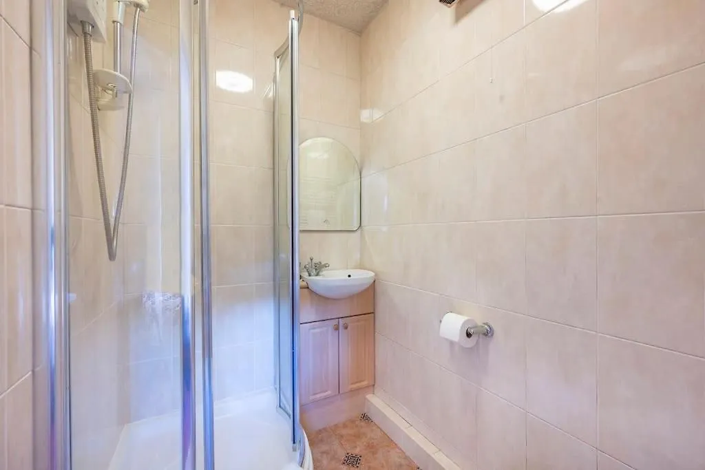 *105* Setup For Your Most Relaxed & Amazing Stay + Free Parking + Free Fast Wifi * Batley 0*,  Ηνωμένο Βασίλειο